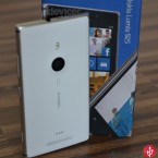 Nokia Lumia 925 back and box
